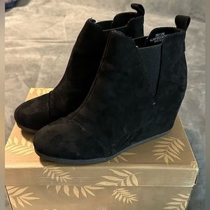 Dunes Memory Foam black suede ankle boot wedge booties